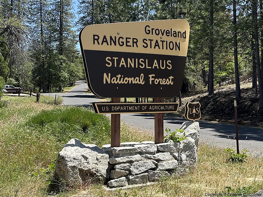 Stanislaus National Forest - Groveland Ranger Station