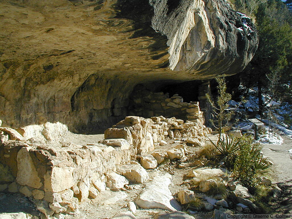 Walnut Canyon National Monument - Cliff dwellings
